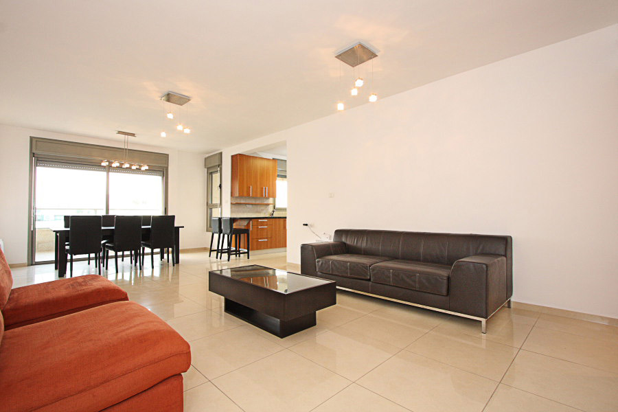 This brand new 3 bedroom is now available! Perfect central location, minutes from the Old City, parking, American beds.Click on picture for more details.