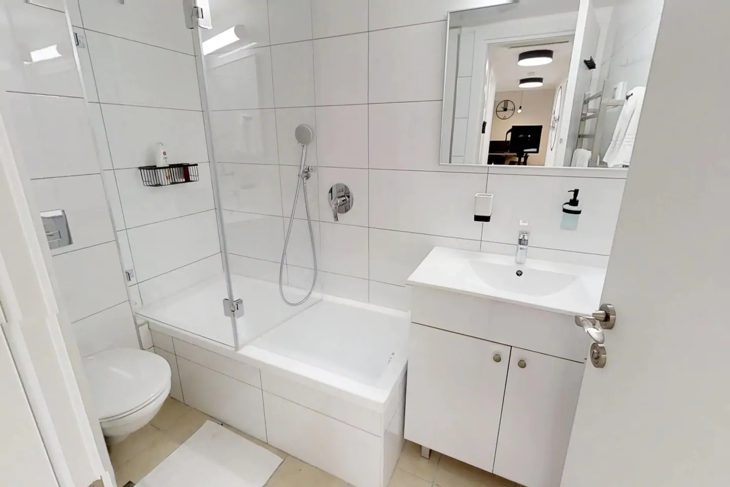 Full Bathroom Full Bathroom