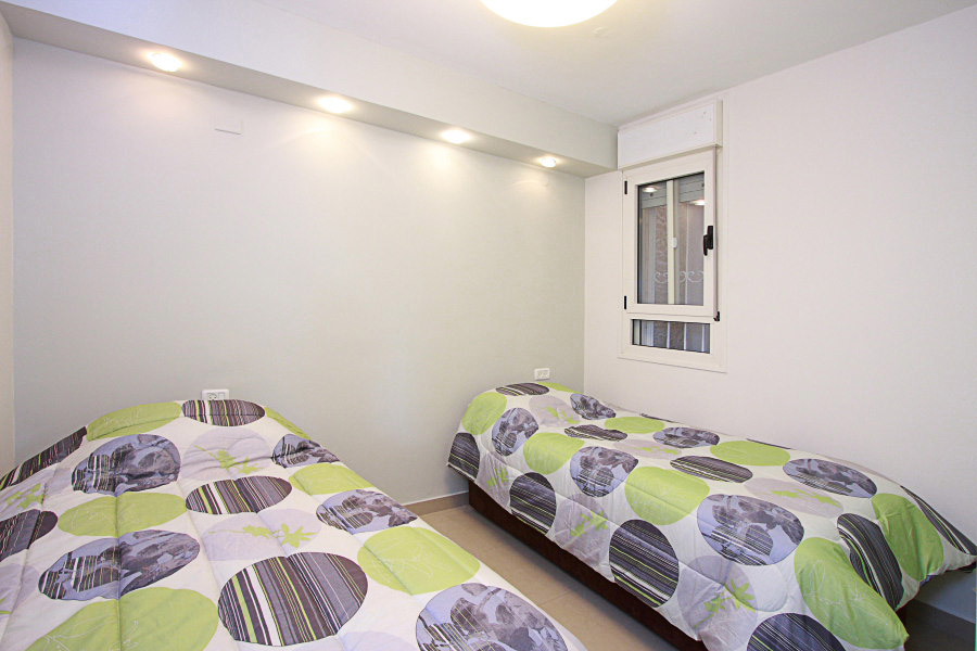 Second Bedroom with 2 Twin Beds