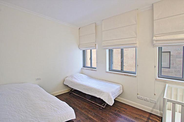 Second Bedroom with 2 Twin Beds and the option for a crib Second Bedroom with 2 Twin Beds and the option for a crib