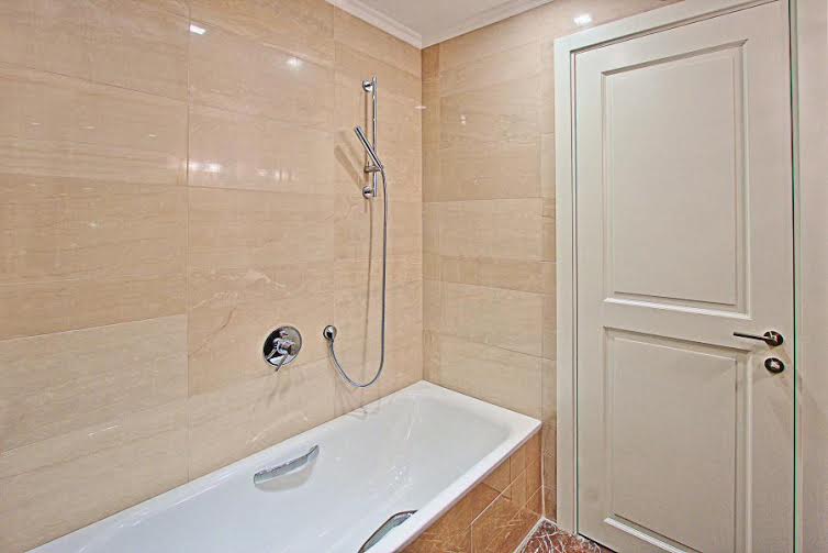 Second Bathroom with Shower/Tub Combo Second Bathroom with Shower/Tub Combo