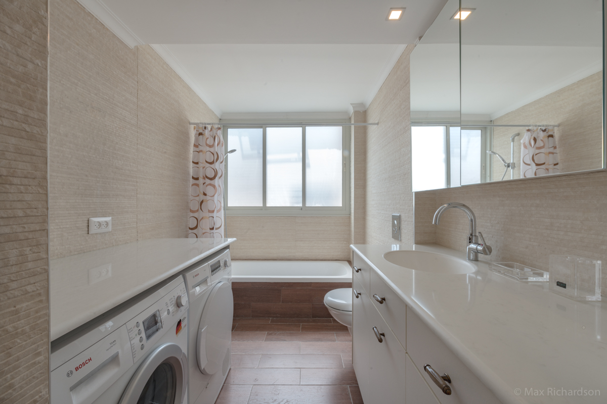 2nd Bathroom with Washer/ Dryer