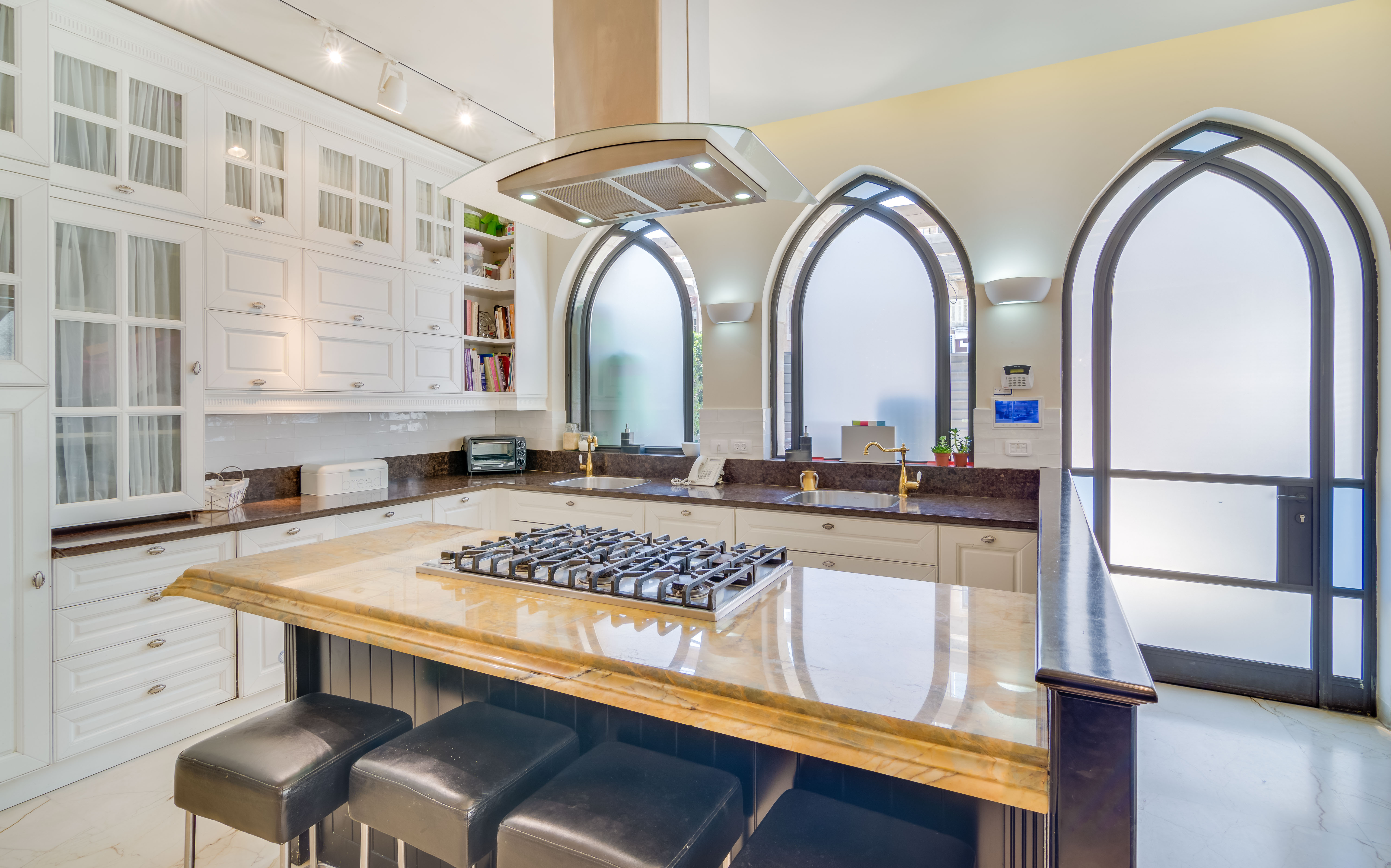 Kitchen Photo #4