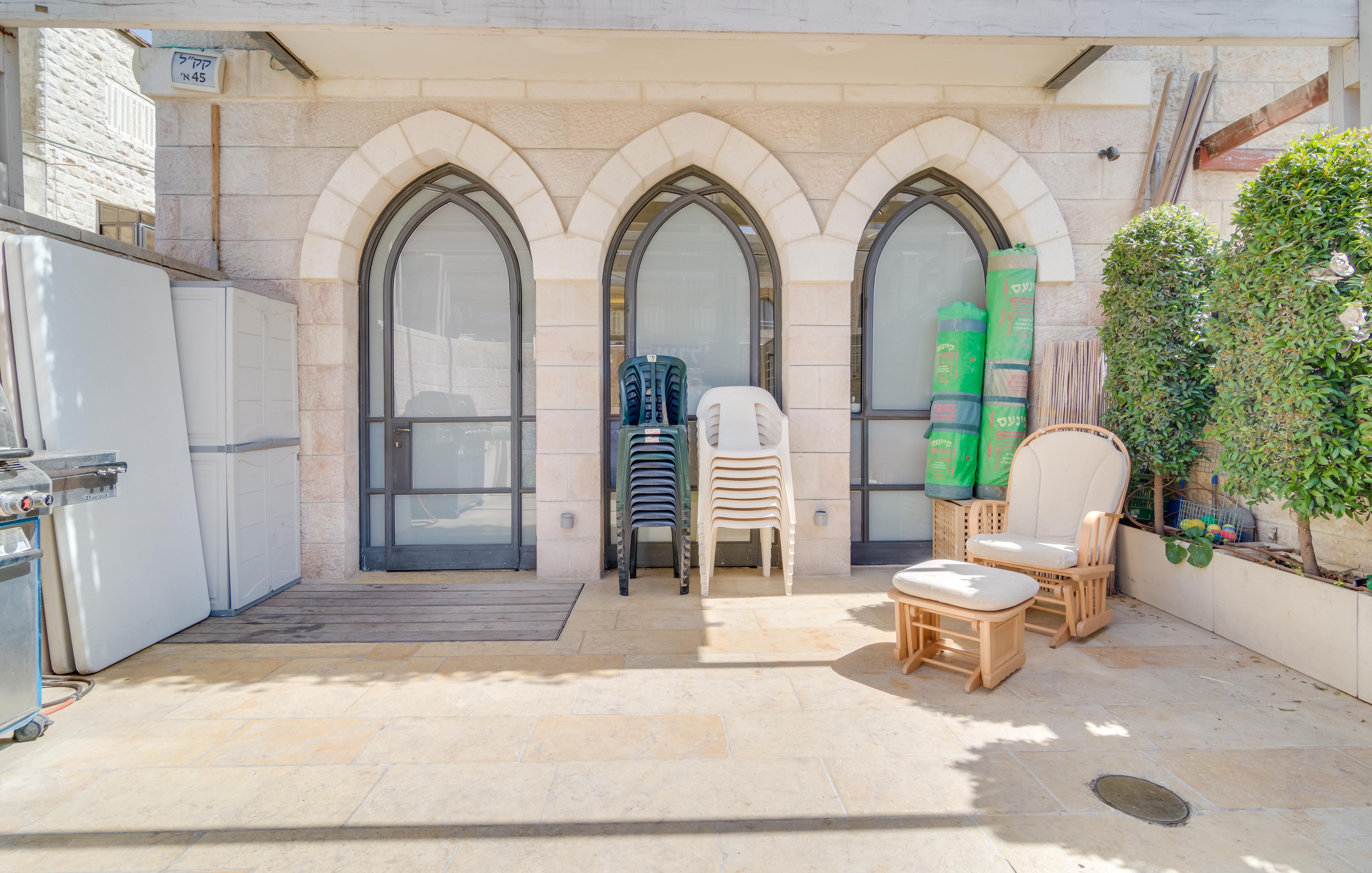 Sukkah Courtyard Photo #2