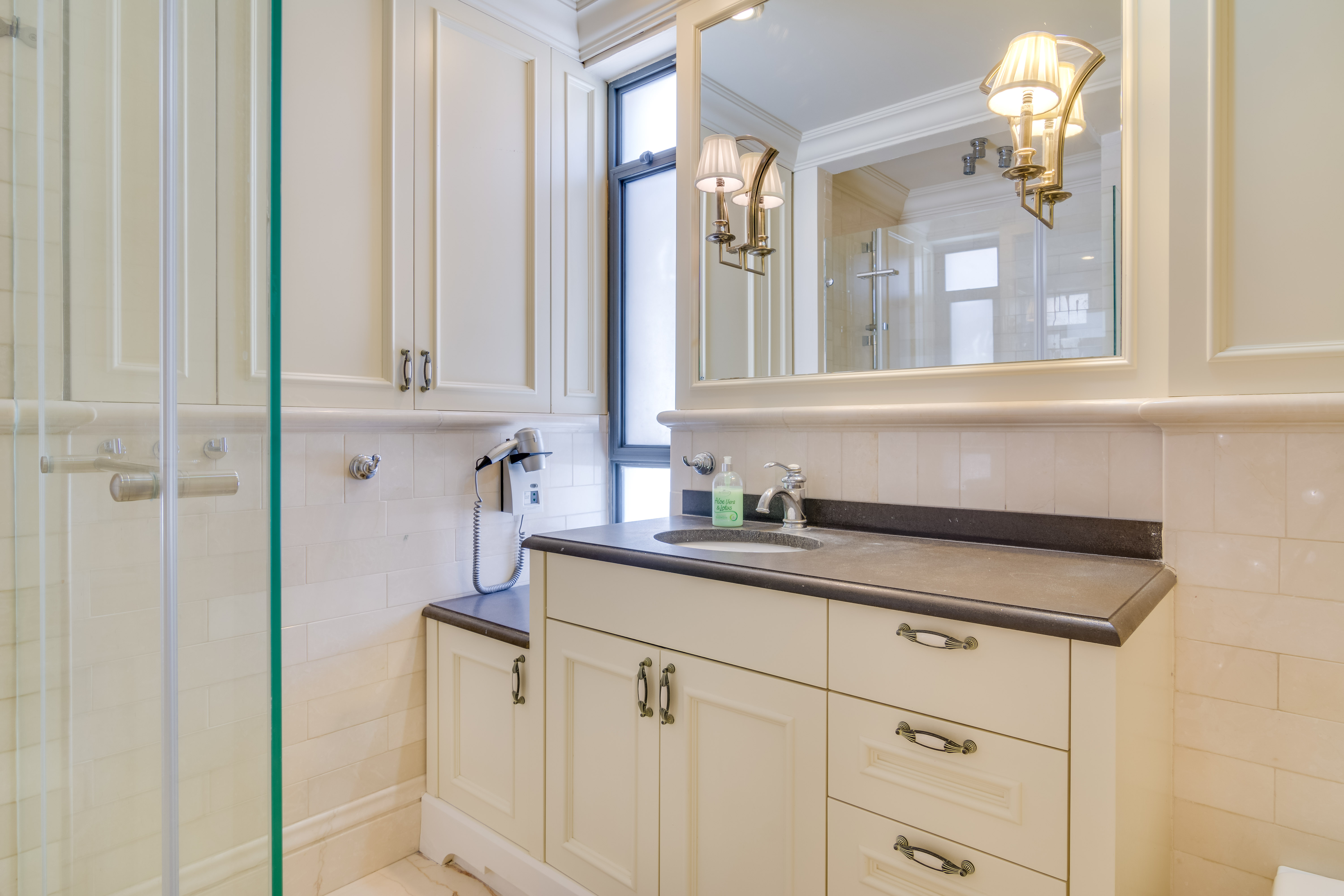 Full Bathroom located on the Top Floor Photo #2