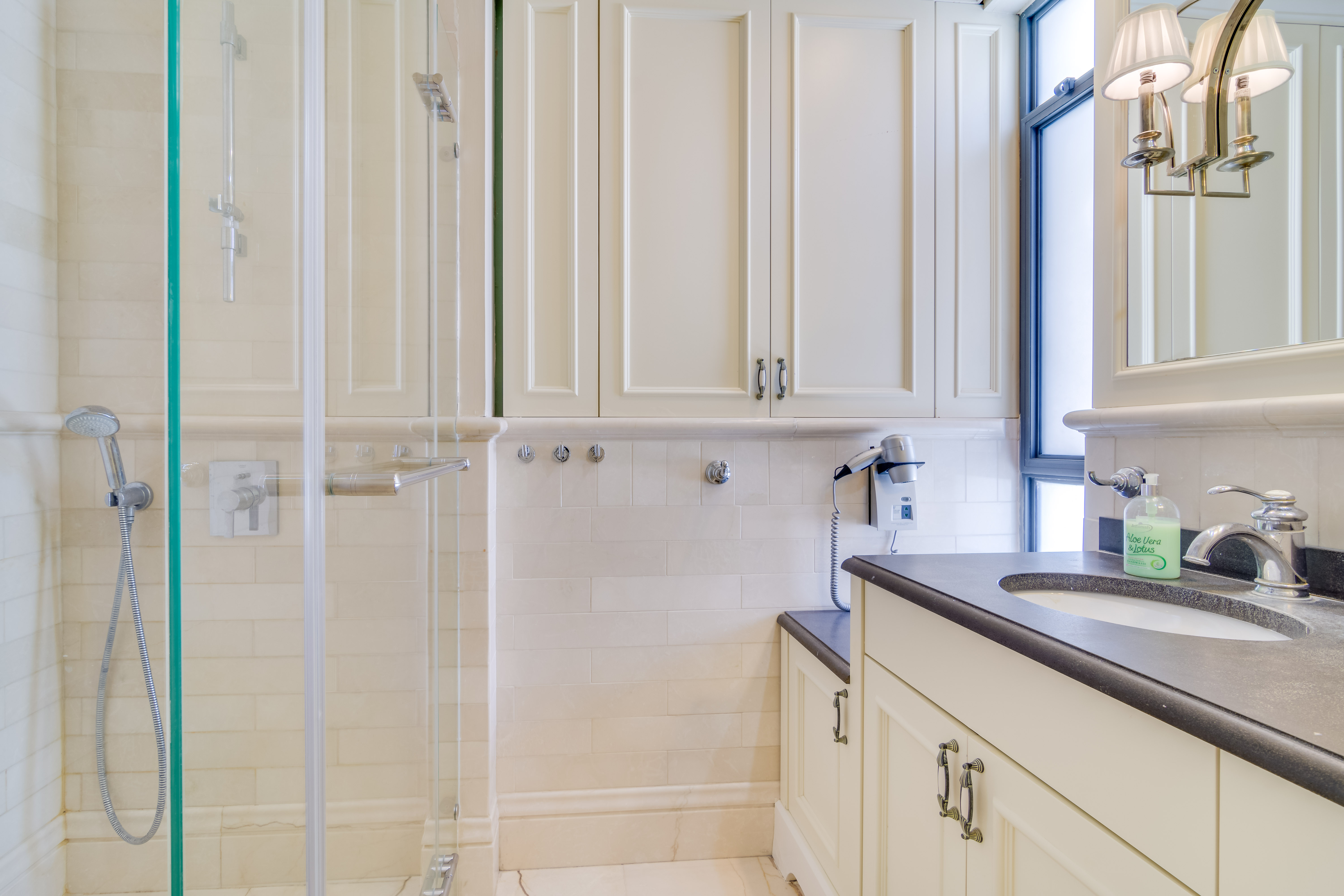 Full Bathroom located on the Top Floor Photo #1