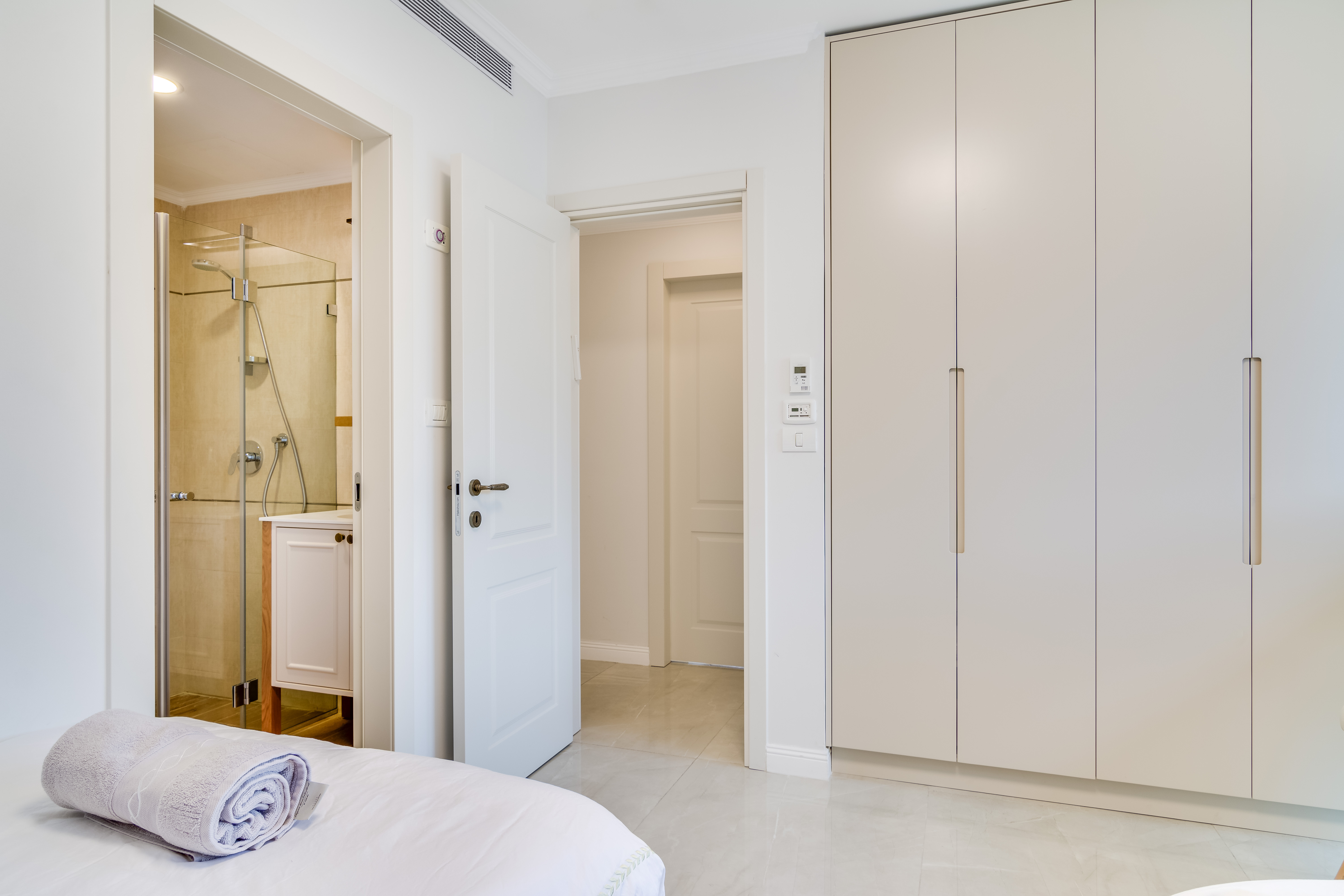 Bedroom 3- Ensuite- Entrance- 