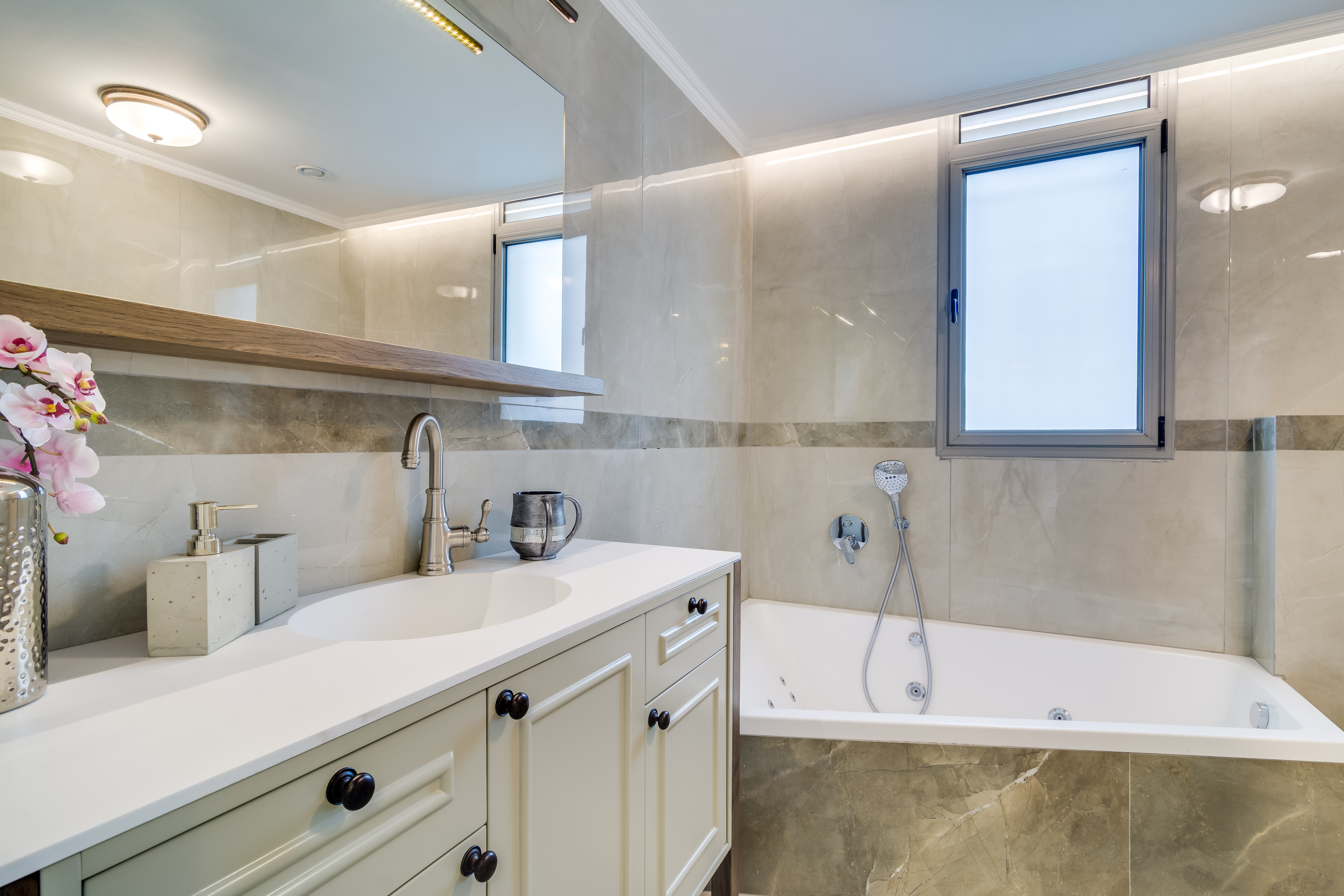 Main Master Bathroom-