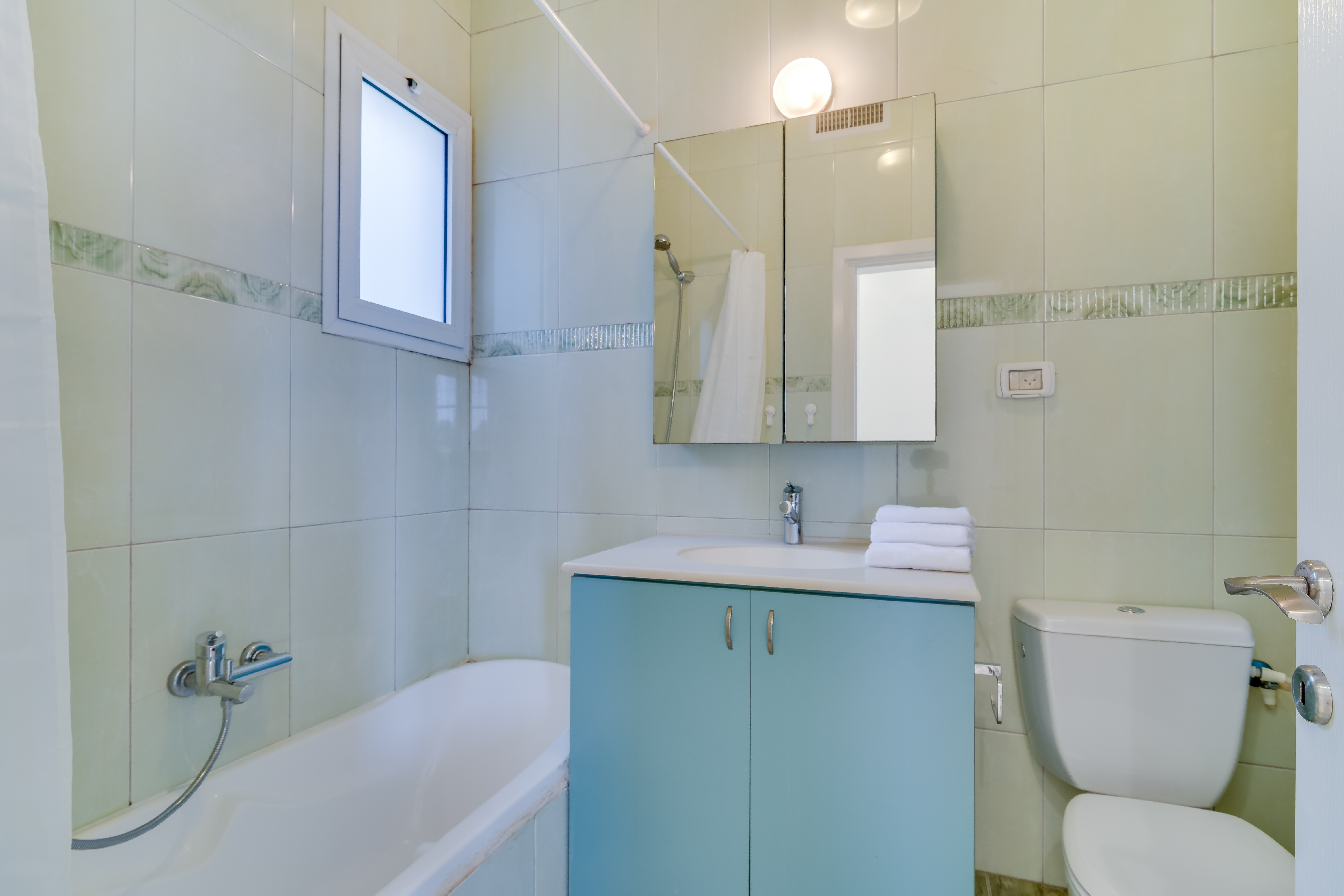 2nd Bathroom 2nd Bathroom