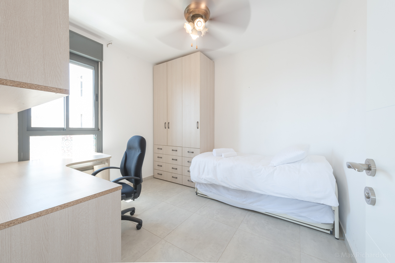 bedroom 2 - with desk